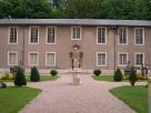  Statue dans les jardins du musée lorrain.